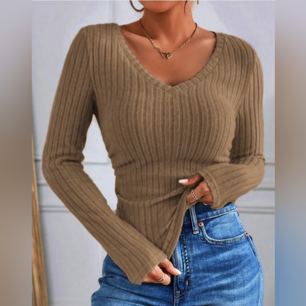 V-Neck Ribbed Skinny T-Shirt - Brown/Taupe